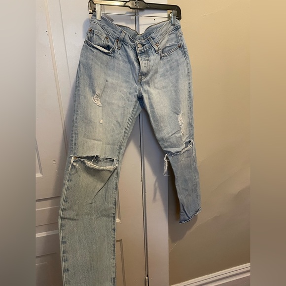 low rise levi jeans :) - Picture 2 of 3